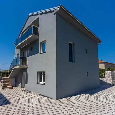 Happynest Apartment