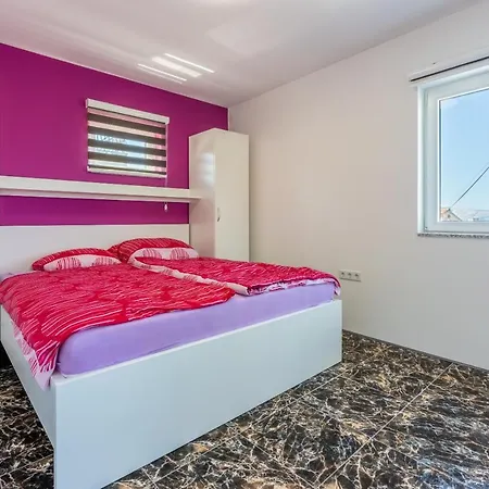 Happynest Apartment *